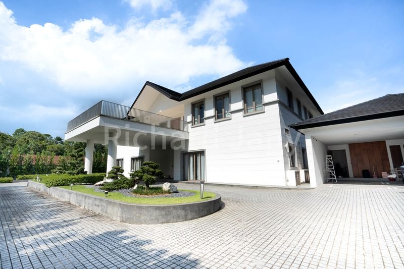 9+1 Bed Good Class Bungalow (Landed) for Rent in  Binjai Park - Image 3