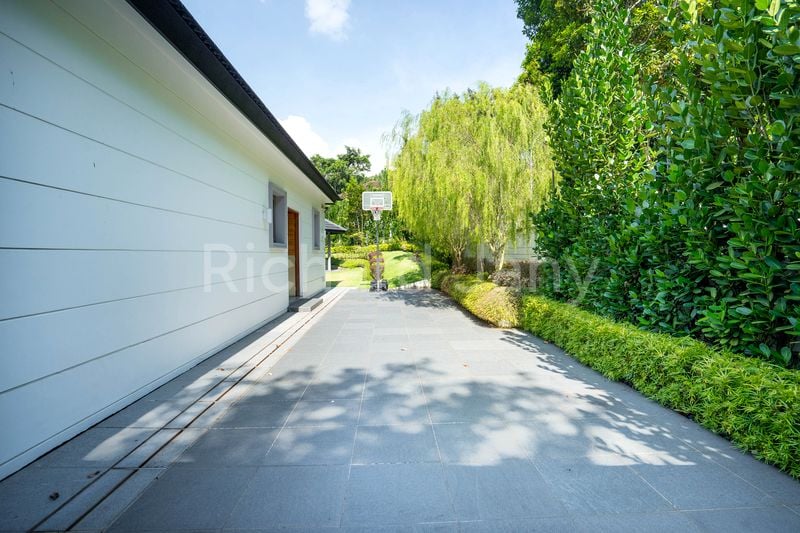 9+1 Bed Good Class Bungalow (Landed) for Rent in  Binjai Park - Image 7