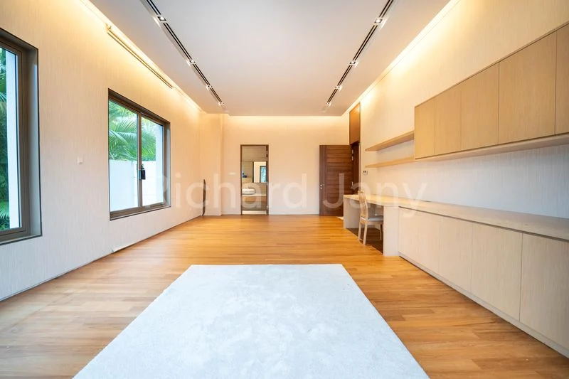 9+1 Bed Good Class Bungalow (Landed) for Rent in  Binjai Park - Image 23