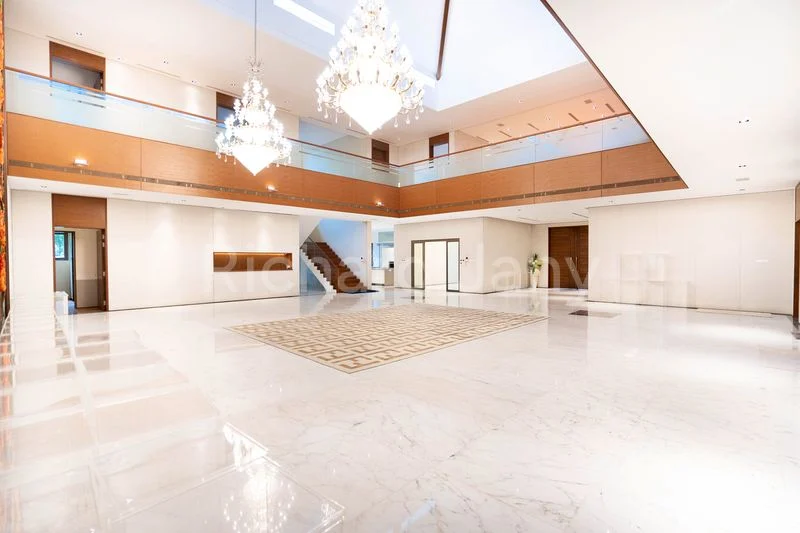 9+1 Bed Good Class Bungalow (Landed) for Rent in  Binjai Park - Image 13