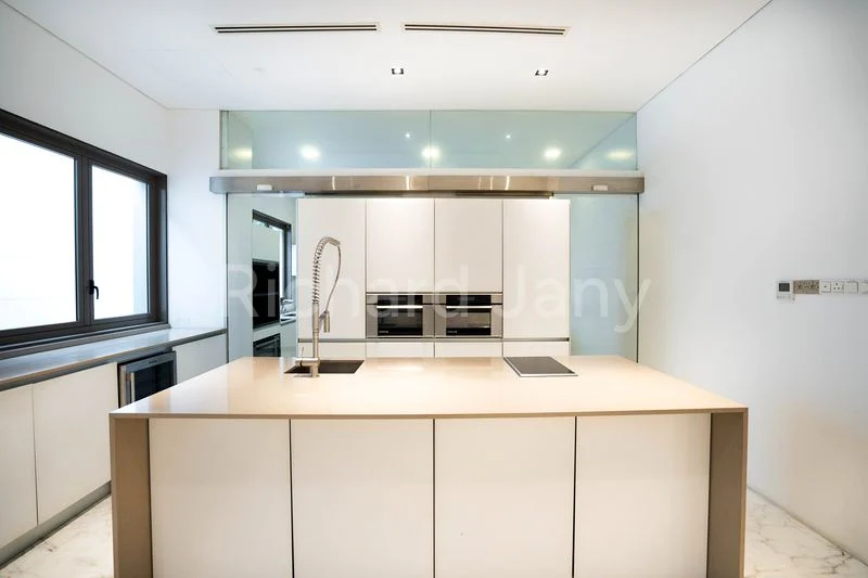 9+1 Bed Good Class Bungalow (Landed) for Rent in  Binjai Park - Image 42