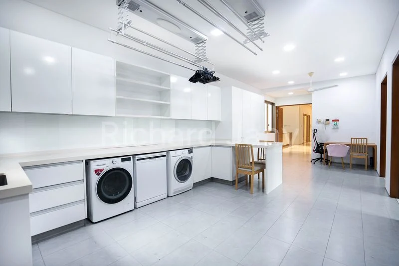 9+1 Bed Good Class Bungalow (Landed) for Rent in  Binjai Park - Image 46