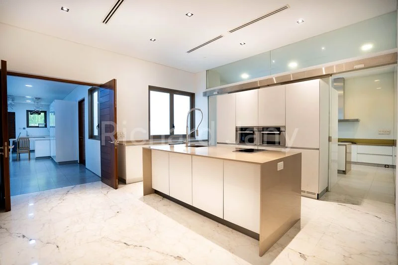 9+1 Bed Good Class Bungalow (Landed) for Rent in  Binjai Park - Image 41