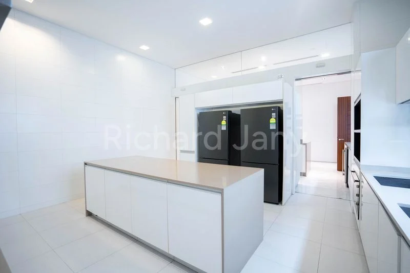 9+1 Bed Good Class Bungalow (Landed) for Rent in  Binjai Park - Image 45