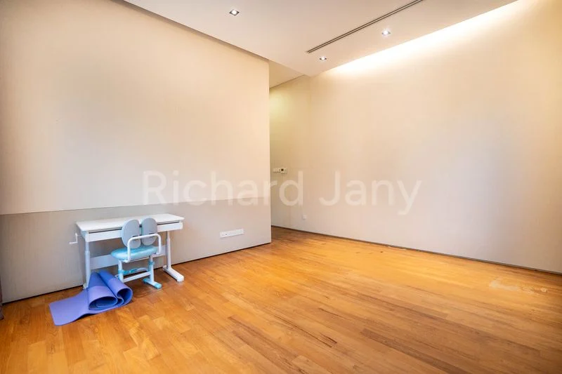 9+1 Bed Good Class Bungalow (Landed) for Rent in  Binjai Park - Image 35