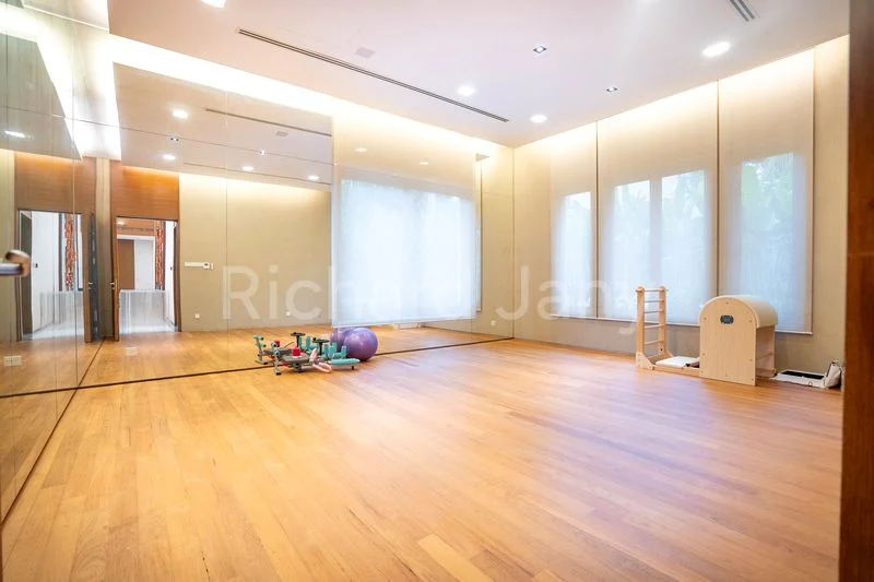 9+1 Bed Good Class Bungalow (Landed) for Rent in  Binjai Park - Image 29