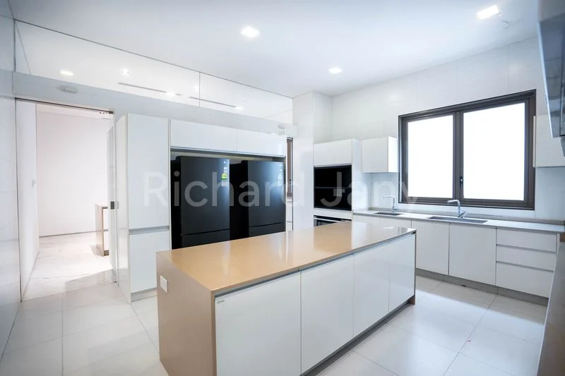 9+1 Bed Good Class Bungalow (Landed) for Rent in  Binjai Park - Image 43