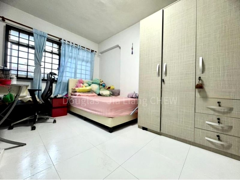 4 Room (4A) HDB for Sale in  854 Jurong West Street 81 - Image 4