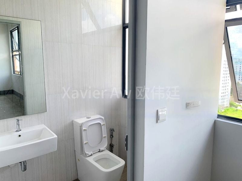 Light Industrial (B1) for Rent: Nordcom I - Image 1