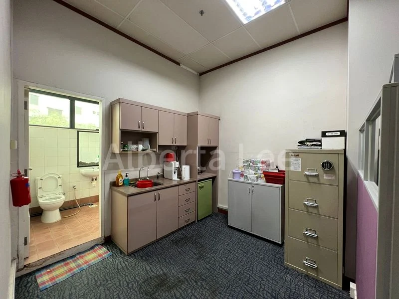 Light Industrial (B1) for Sale: Midview Building - Image 1