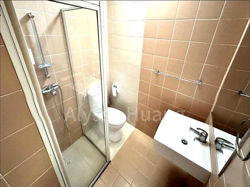 Room (Condo) for Rent in  The Huntington - Image 3