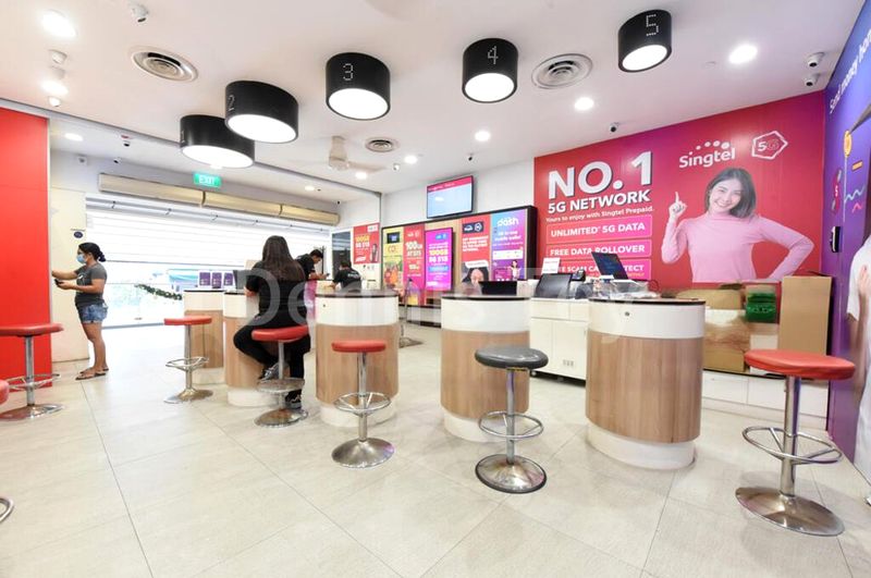 Shop / Shophouse for Rent: Lucky Plaza - Image 2