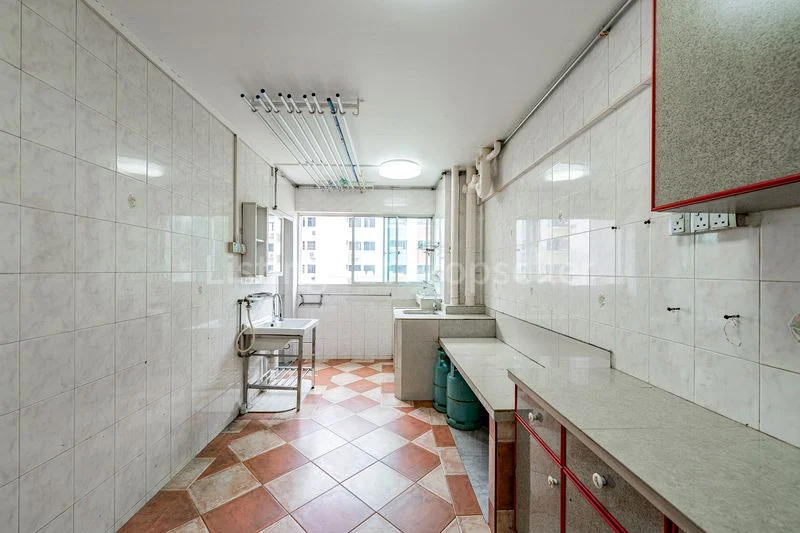 4 Room (4S) HDB for Sale in 727 Yishun Street 71 - Image 4