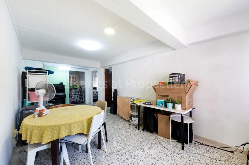 3 Room (3I) HDB for Sale in 128 Bukit Merah View - Image 4