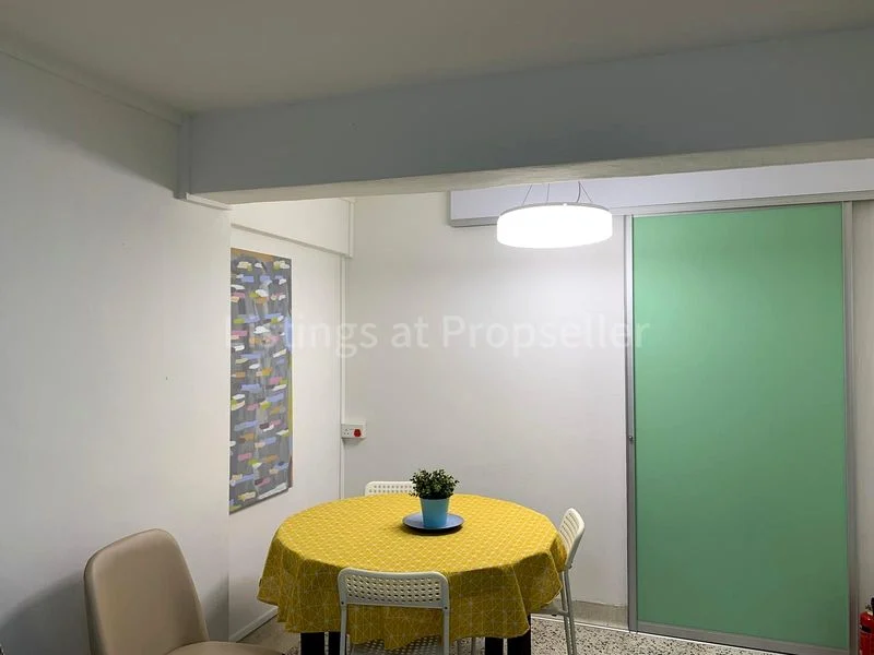 3 Room (3I) HDB for Sale in 128 Bukit Merah View - Image 1
