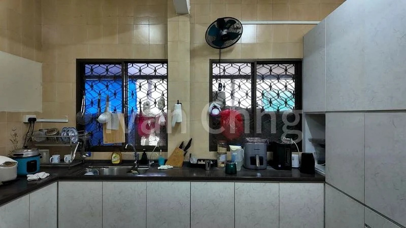 5 Bed Corner Terrace (Landed) for Sale in  Sennett Estate - Image 1