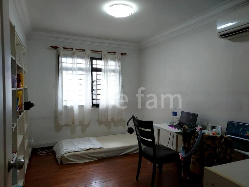 5 Room (5A) HDB for Rent in  200D Sengkang East Road - Image 2