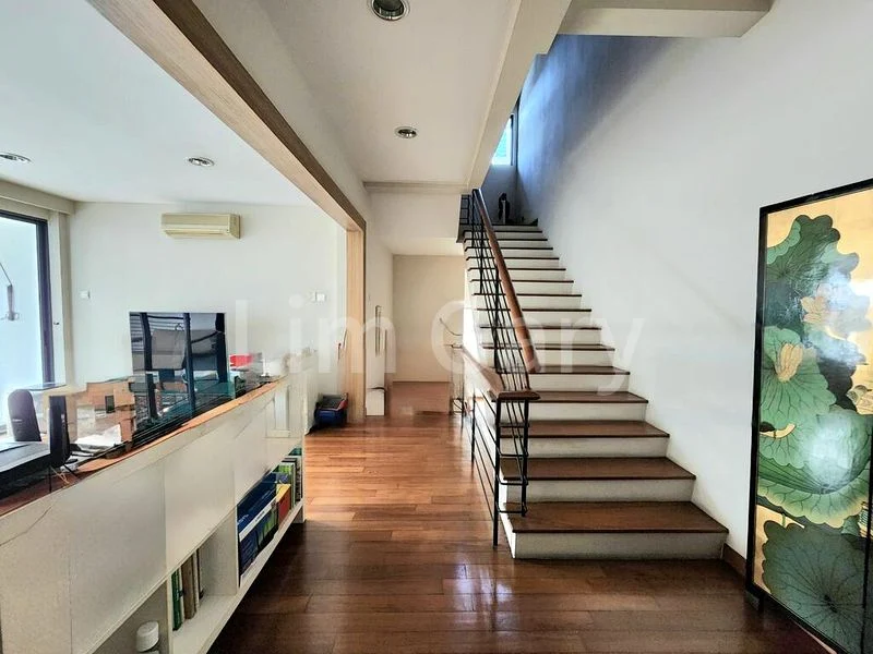 5 Bed Semi-Detached House (Landed) for Sale in King's Road - Image 4