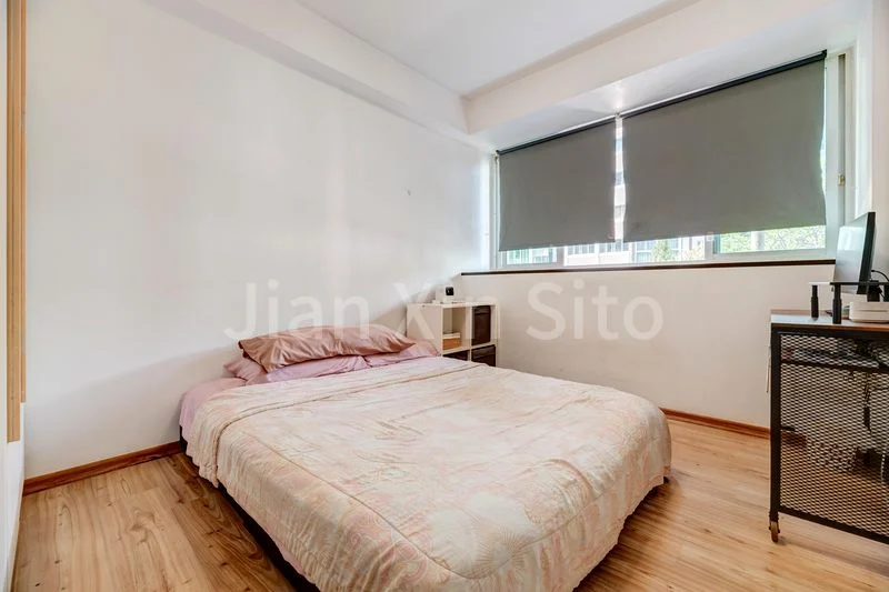 3 Bed Condo for Sale in  The Esparis - Image 9