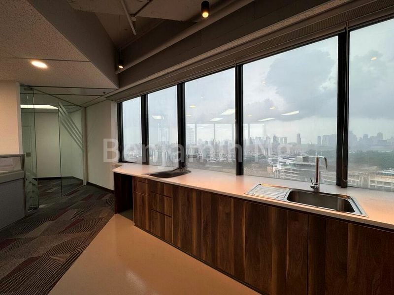 Office for Rent: United Square - Image 2