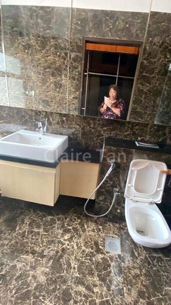 5 Bed Bungalow (Landed) for Sale in  Lucky Court - Image 1