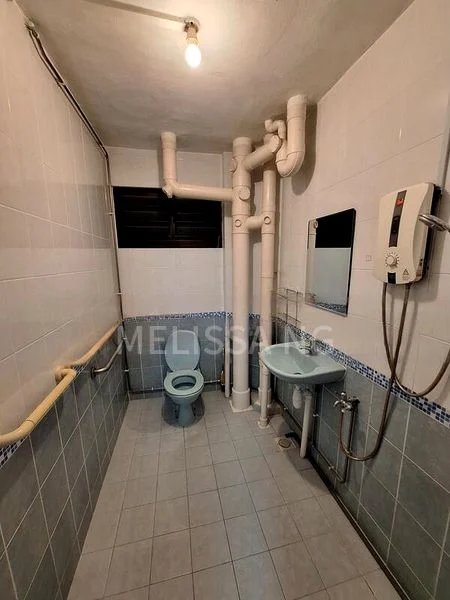 5 Room (5I) HDB for Rent in  203 Jurong East Street 21 - Image 4