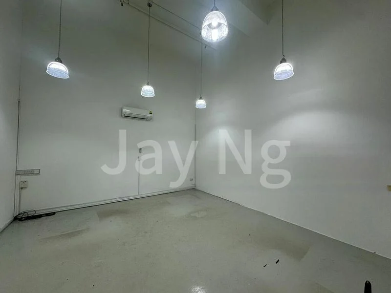 Light Industrial (B1) for Rent: Foo Wah Industrial Building - Image 1
