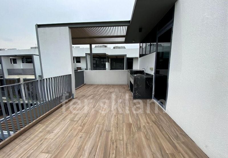 4 Bed Terraced House (Landed) for Rent in  Alana - Image 8