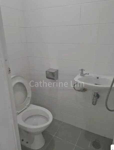 3 Bed Condo for Rent in  One Amber - Image 11