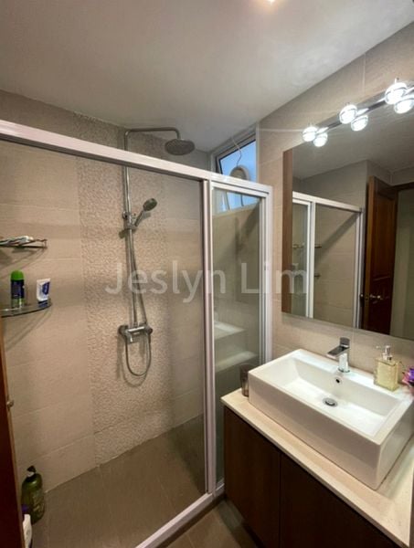 3 Bed Executive Condo for Sale in Eastvale - Image 3