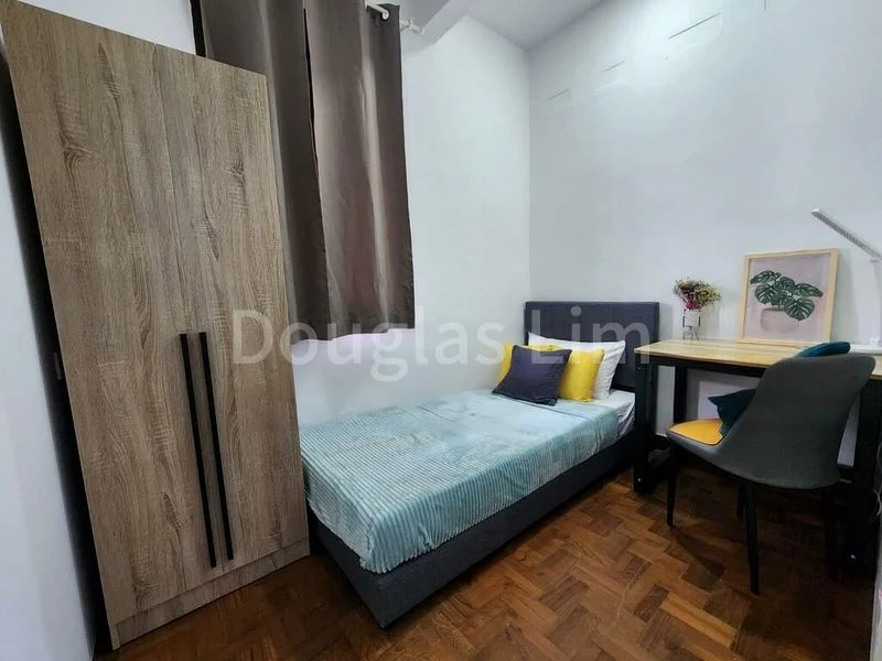 Room (Landed) for Rent in Eng Aun Park - Image 2