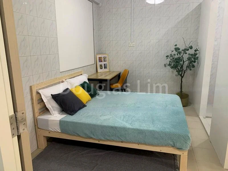 Room (Landed) for Rent in Eng Aun Park - Image 1
