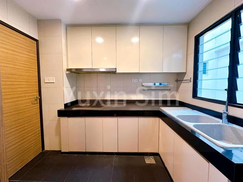 4 Bed Condo for Rent in  Landridge Condominium - Image 3