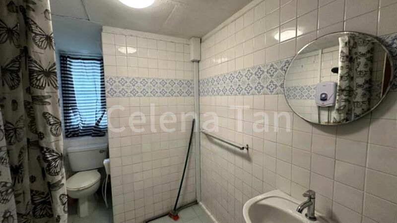 3 Bed Apartment (Condo) for Sale in  Queensway Shopping Centre/Queensway Tower - Image 2