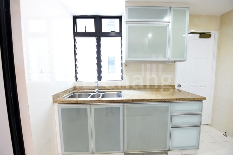 5 Bed Condo for Rent in  Spring Grove - Image 15