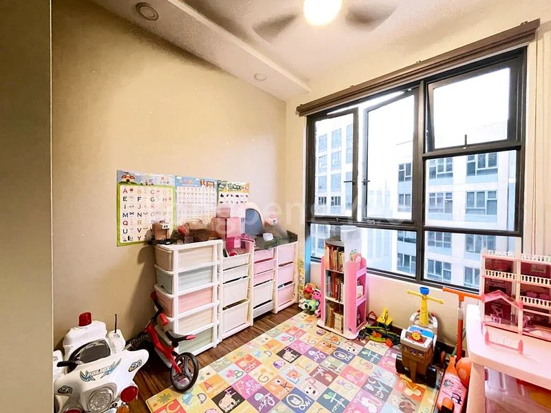 3 Bed Executive Condo for Rent in  The Brownstone - Image 4