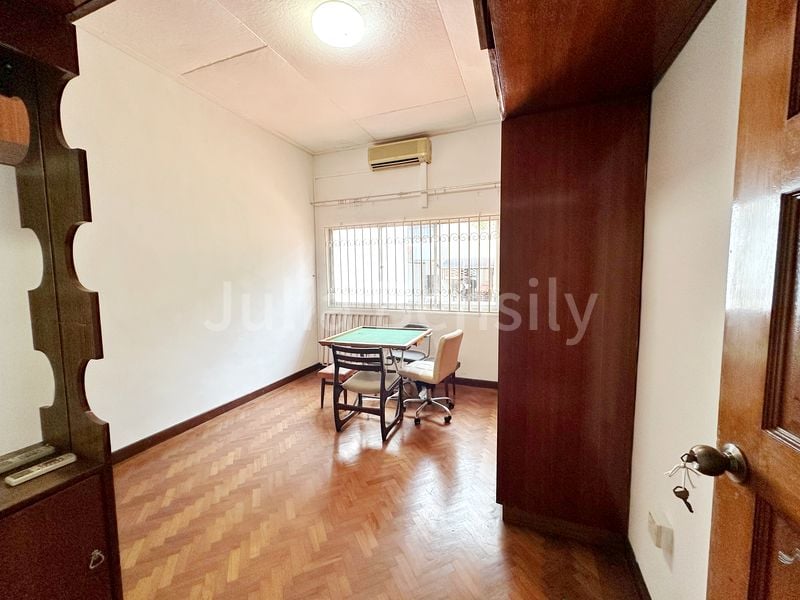 4 Bed Semi-Detached House (Landed) for Rent in  Eng Kong Park - Image 2
