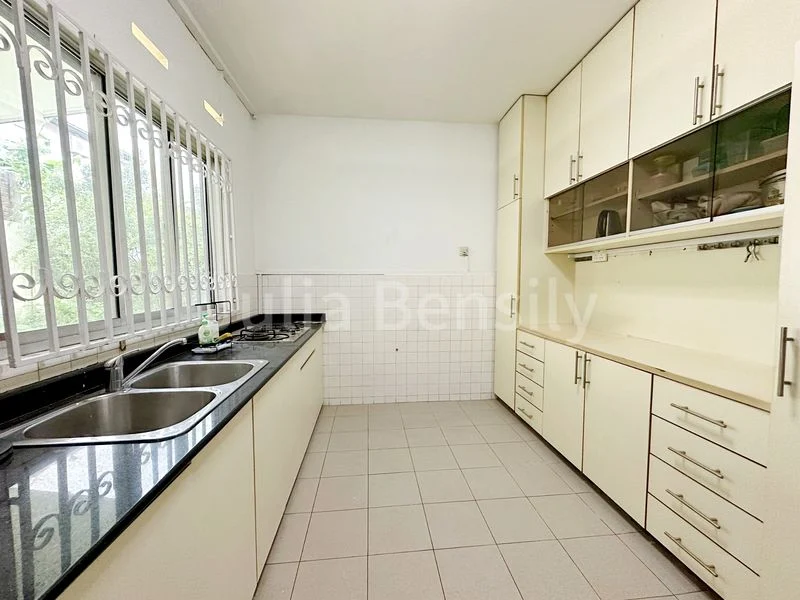 4 Bed Semi-Detached House (Landed) for Rent in  Eng Kong Park - Image 4