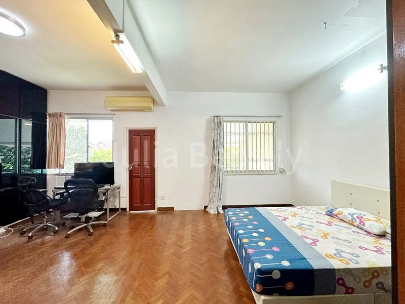 4 Bed Semi-Detached House (Landed) for Rent in  Eng Kong Park - Image 9