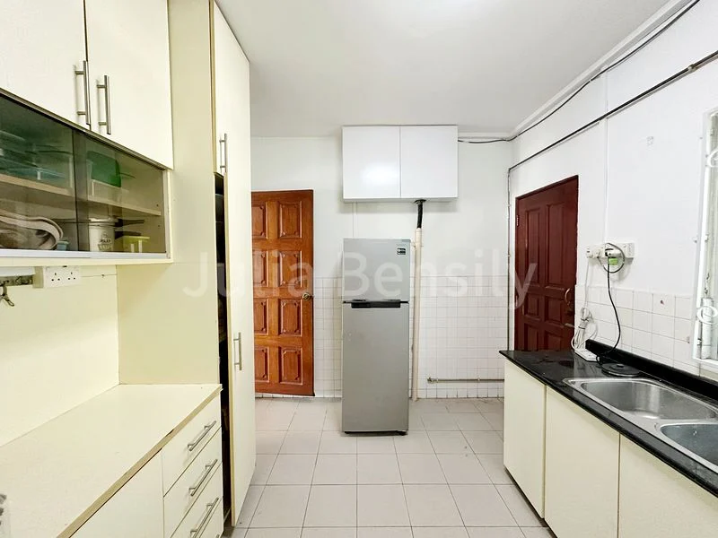 4 Bed Semi-Detached House (Landed) for Rent in  Eng Kong Park - Image 5