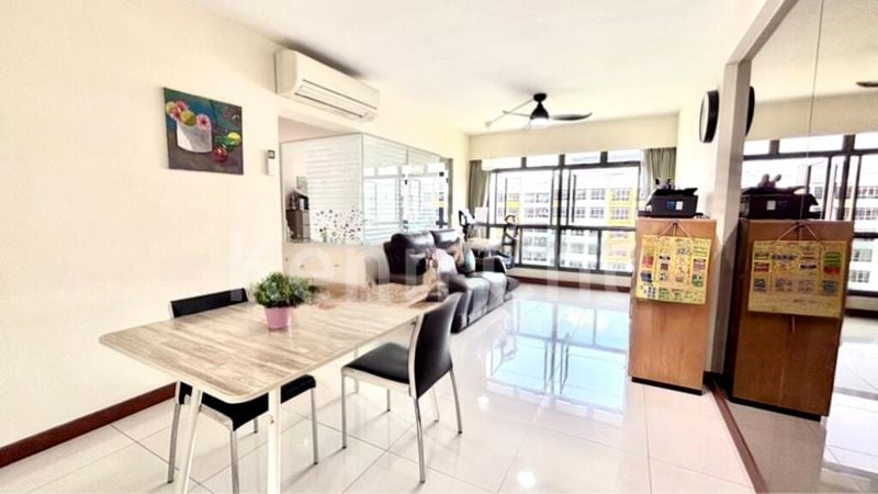 4 Room (4A) HDB for Sale in  335A Anchorvale Crescent - Image 2
