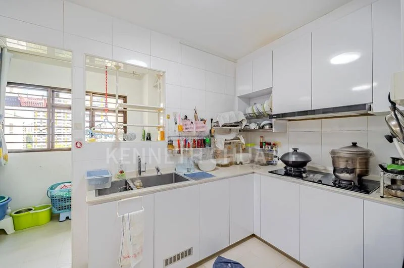 Executive HDB for Sale in  285A Toh Guan Road - Image 3