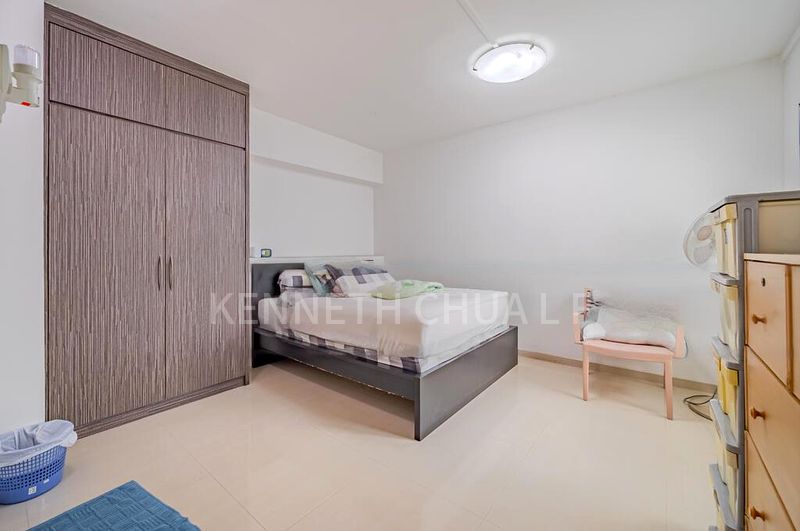 Executive HDB for Sale in  285A Toh Guan Road - Image 10