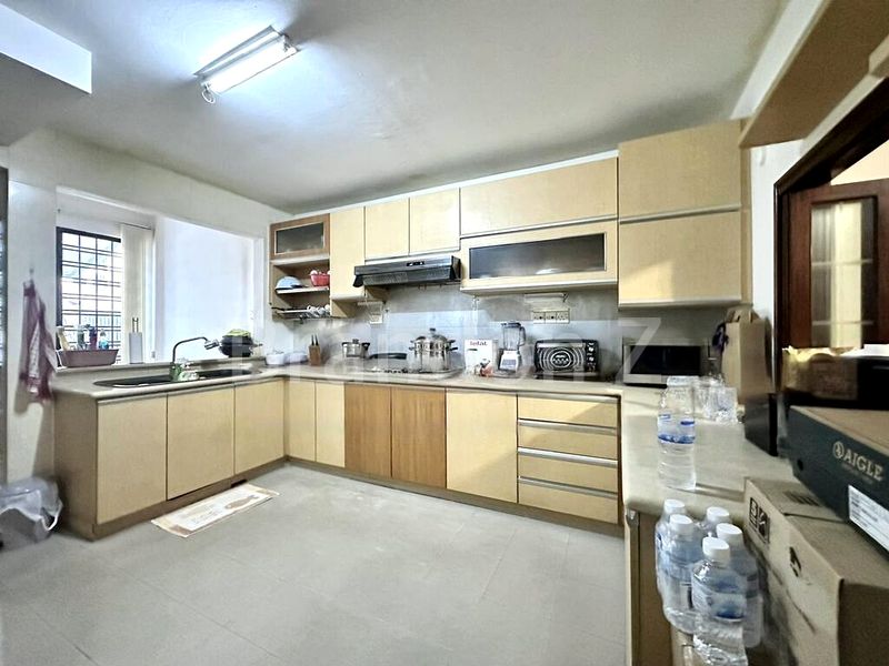 4 Bed Terraced House (Landed) for Sale in  Airview Park - Image 5