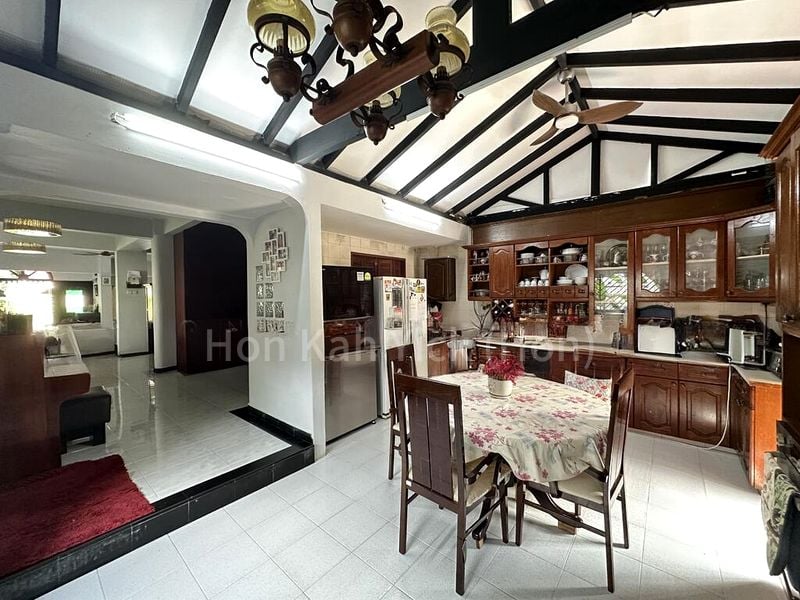 5 Bed Semi-Detached House (Landed) for Sale in  Peakview Estate - Image 4