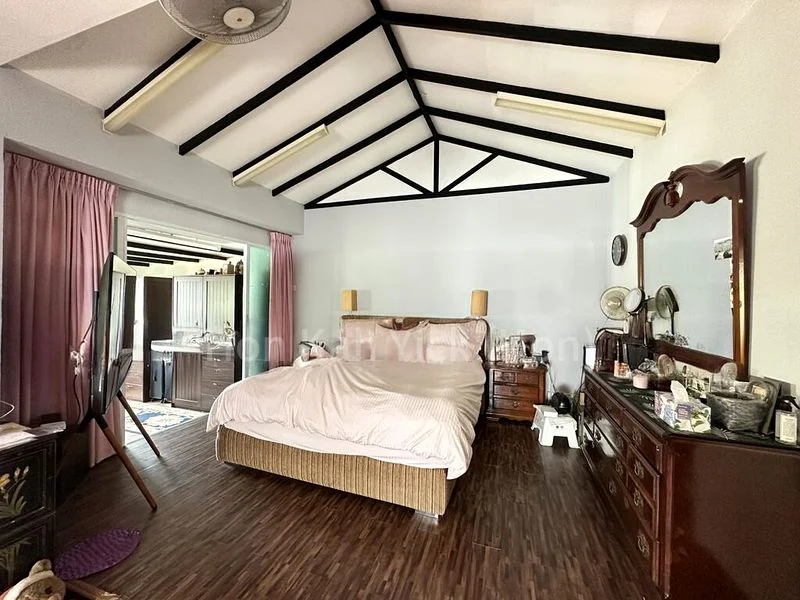 5 Bed Semi-Detached House (Landed) for Sale in  Peakview Estate - Image 5