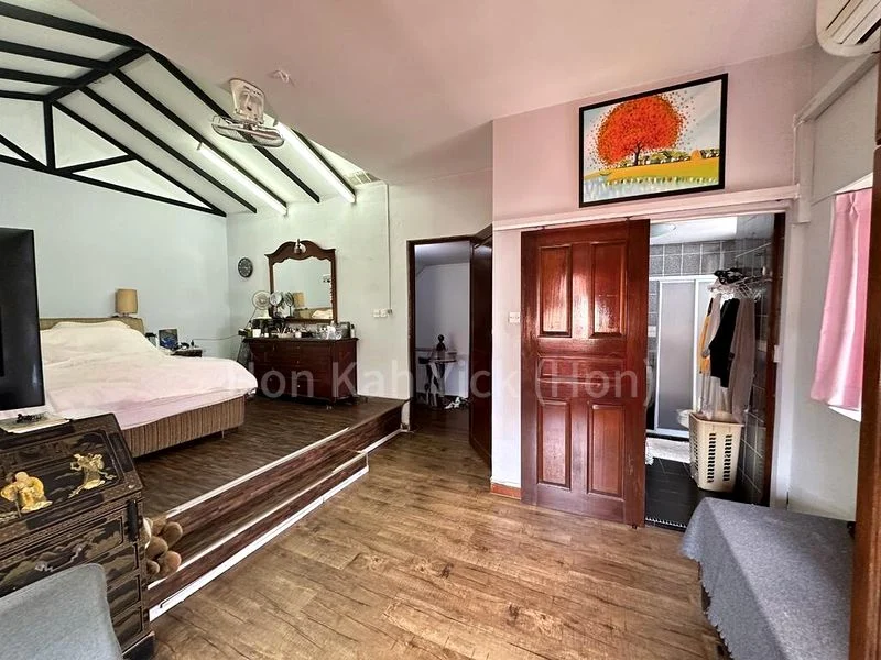 5 Bed Semi-Detached House (Landed) for Sale in  Peakview Estate - Image 6