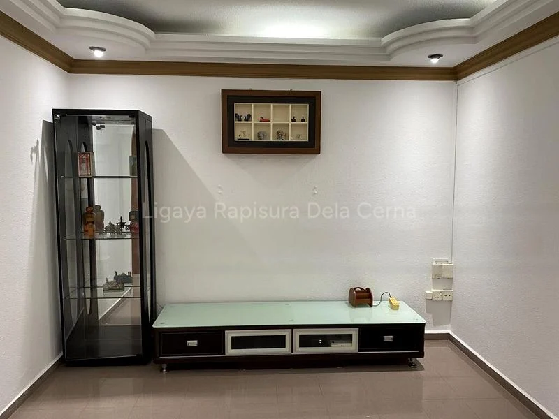 5 Room (5I) HDB for Sale in  443 Hougang Avenue 8 - Image 3