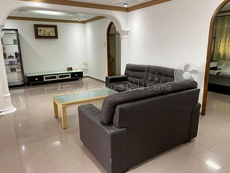 5 Room (5I) HDB for Sale in  443 Hougang Avenue 8 - Image 1