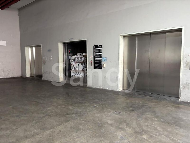 Factory / Workshop (B2) for Rent: Changi retail warehouse; 20m ceiling, 35 kN - Image 2
